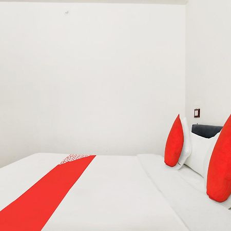 אינדורה Oyo Flagship Hotel Shree United מראה חיצוני תמונה