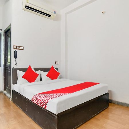 אינדורה Oyo Flagship Hotel Shree United מראה חיצוני תמונה