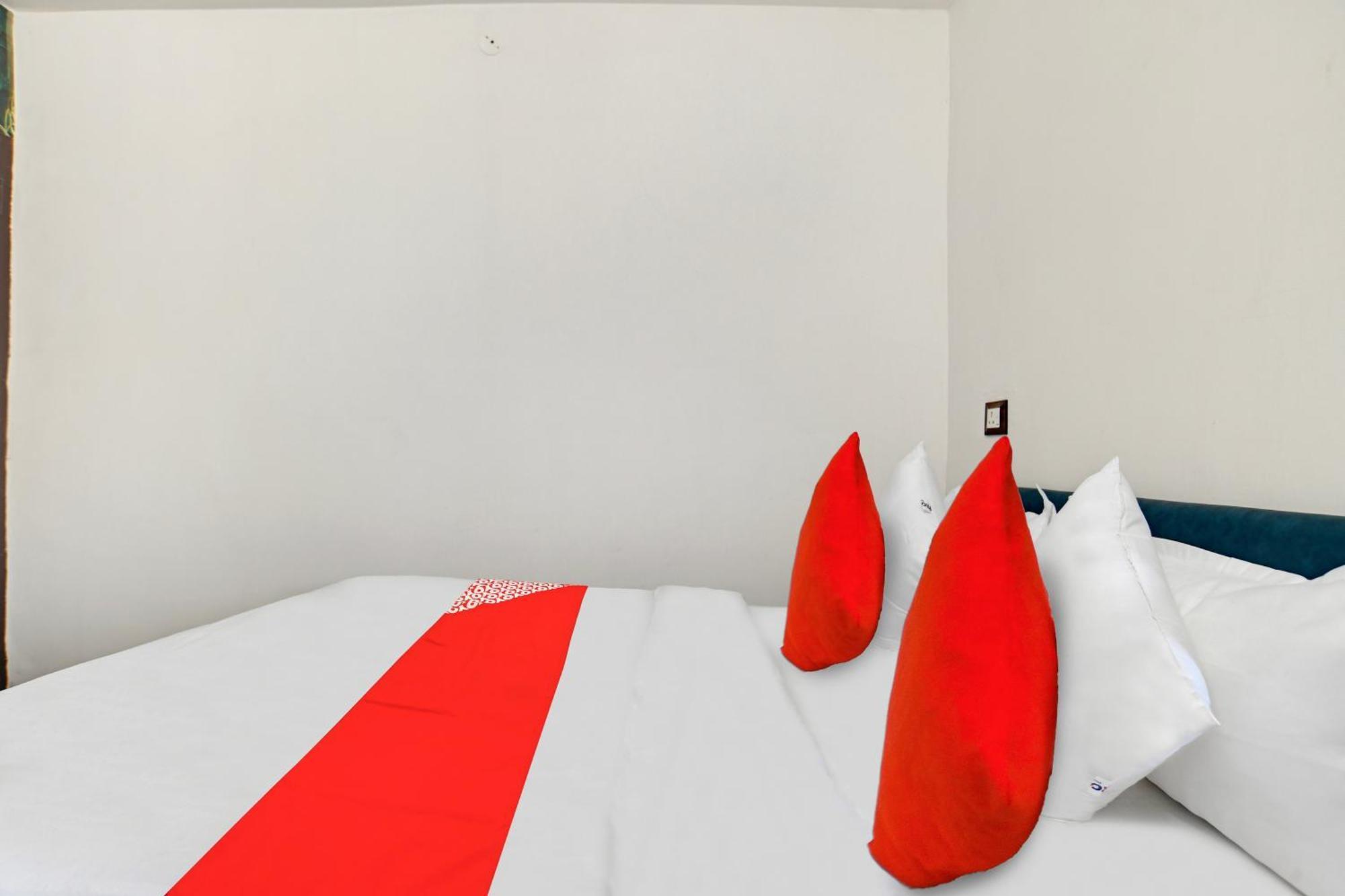 אינדורה Oyo Flagship Hotel Shree United מראה חיצוני תמונה