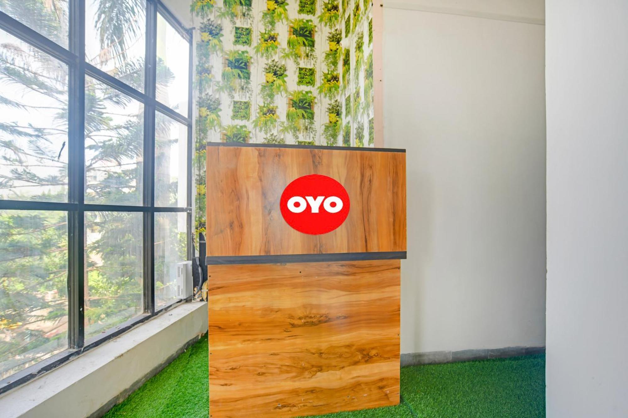 אינדורה Oyo Flagship Hotel Shree United מראה חיצוני תמונה