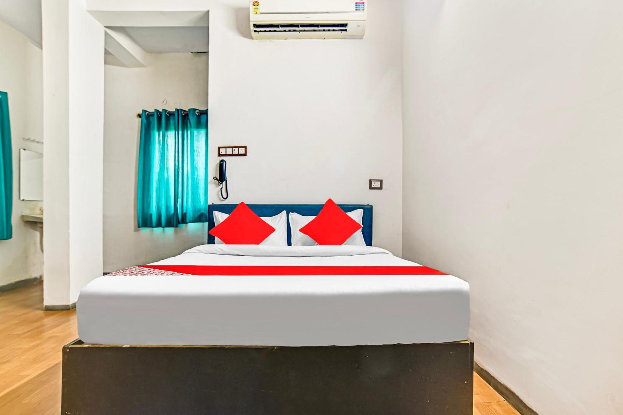 אינדורה Oyo Flagship Hotel Shree United מראה חיצוני תמונה
