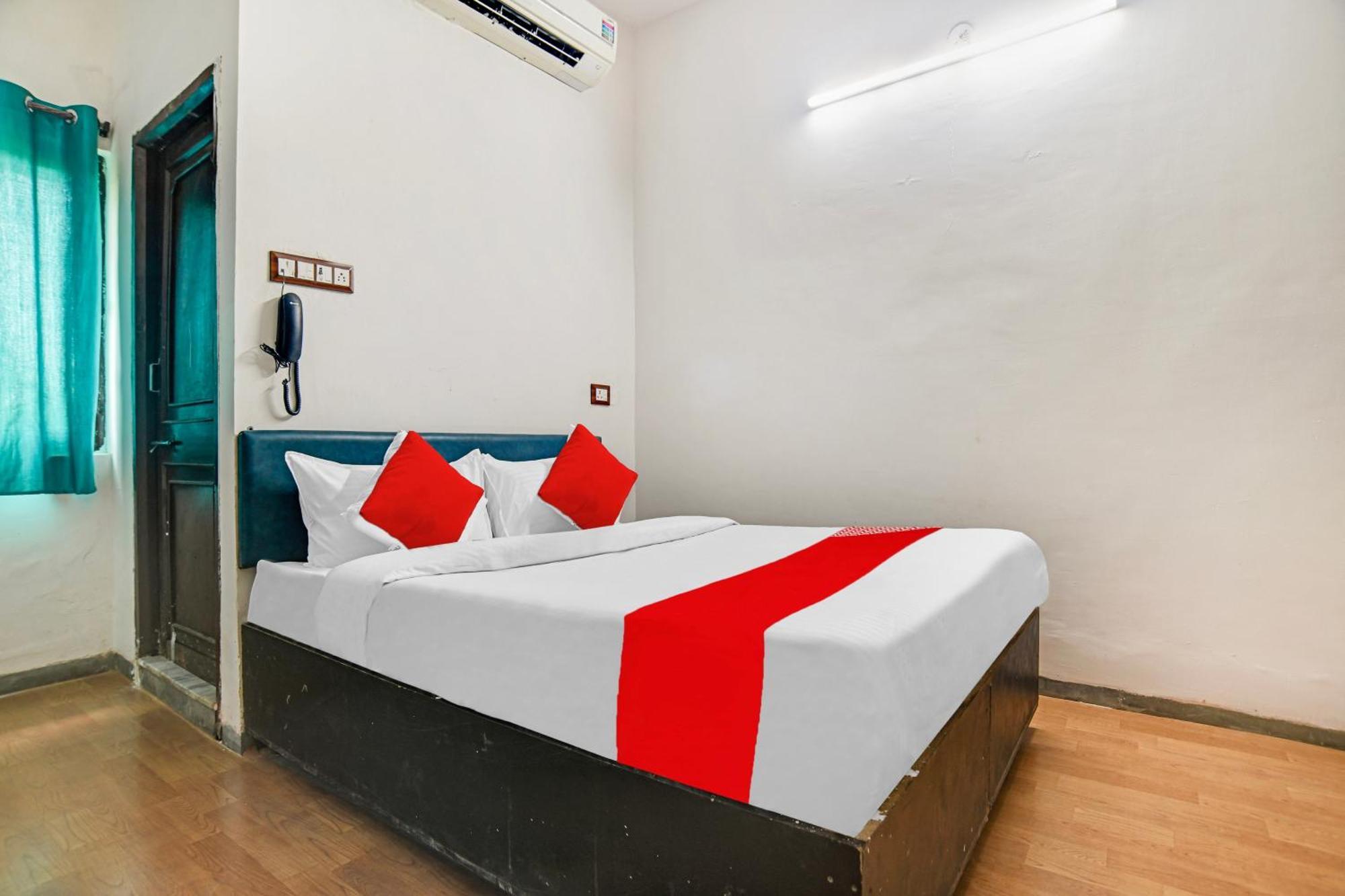 אינדורה Oyo Flagship Hotel Shree United מראה חיצוני תמונה