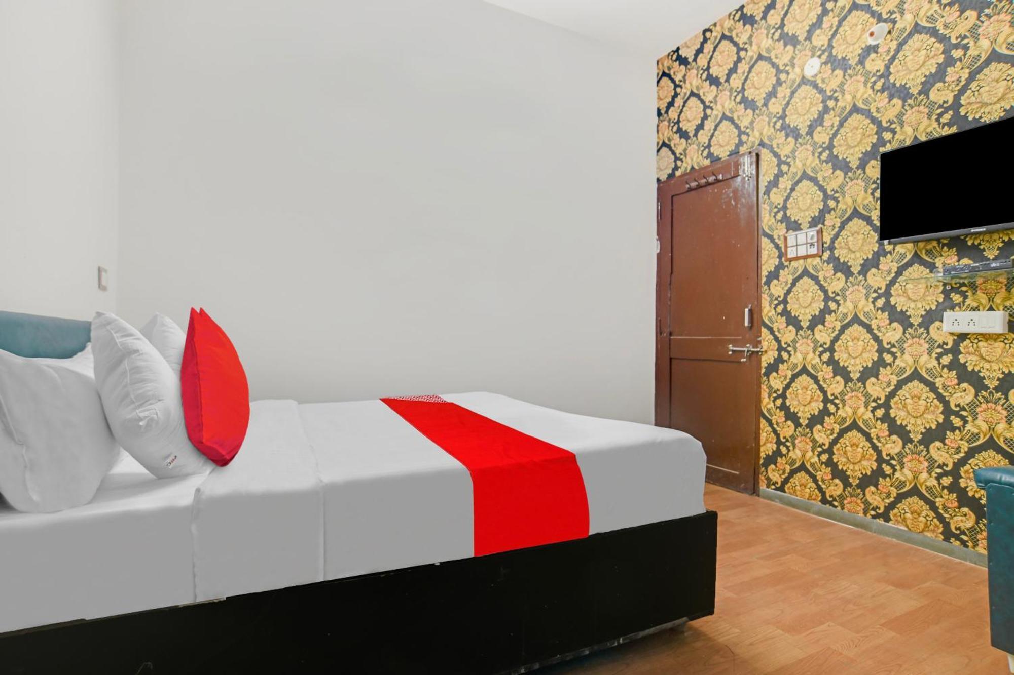 אינדורה Oyo Flagship Hotel Shree United מראה חיצוני תמונה