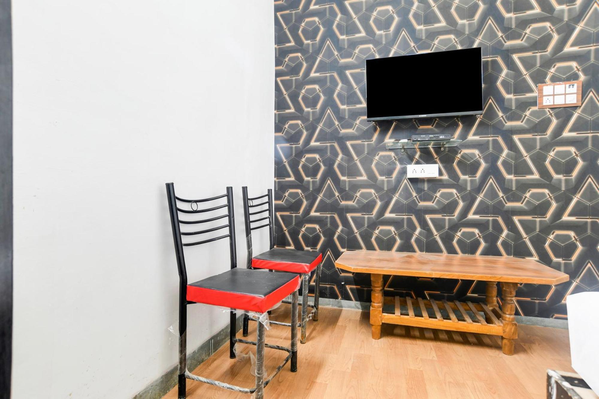 אינדורה Oyo Flagship Hotel Shree United מראה חיצוני תמונה