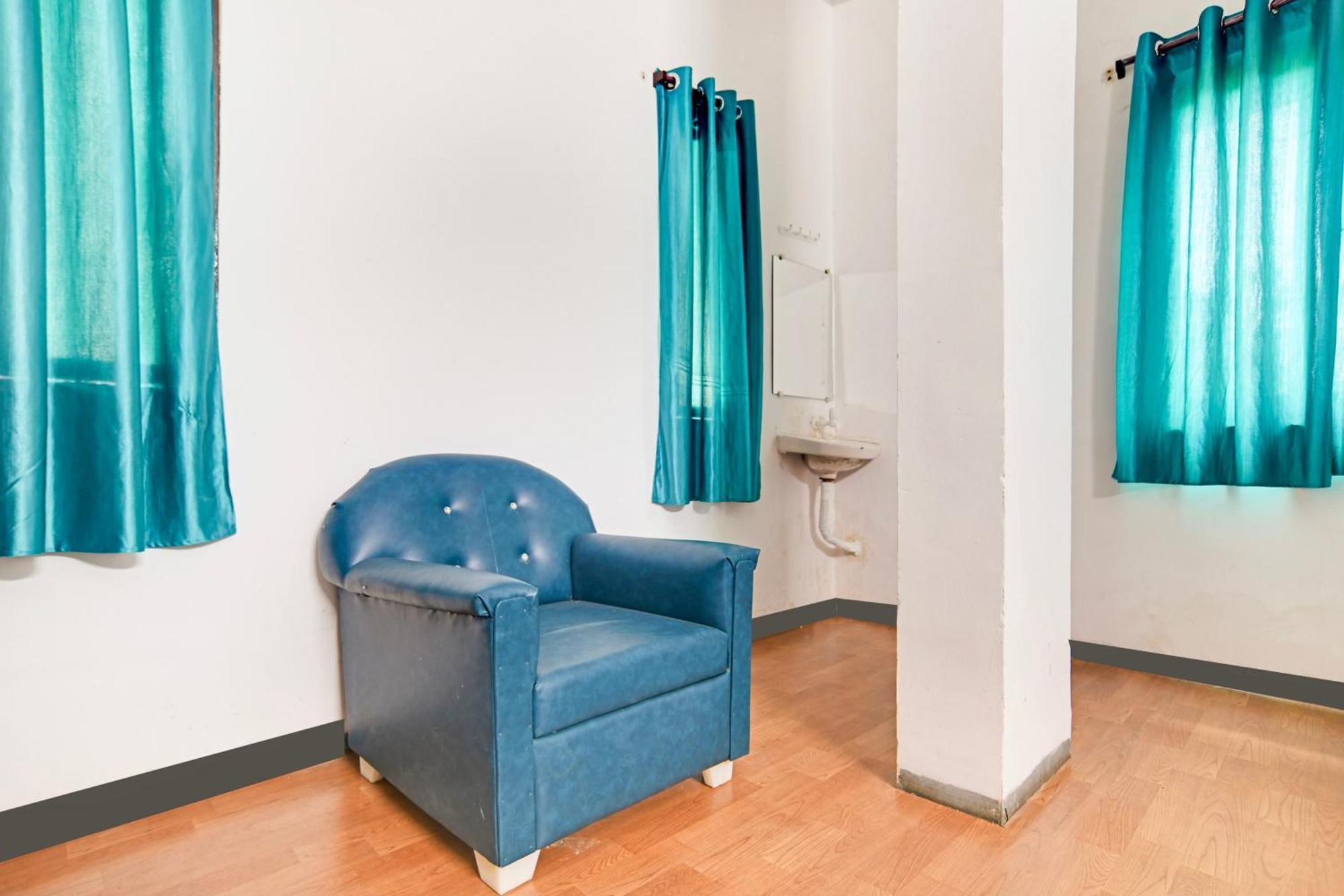 אינדורה Oyo Flagship Hotel Shree United מראה חיצוני תמונה